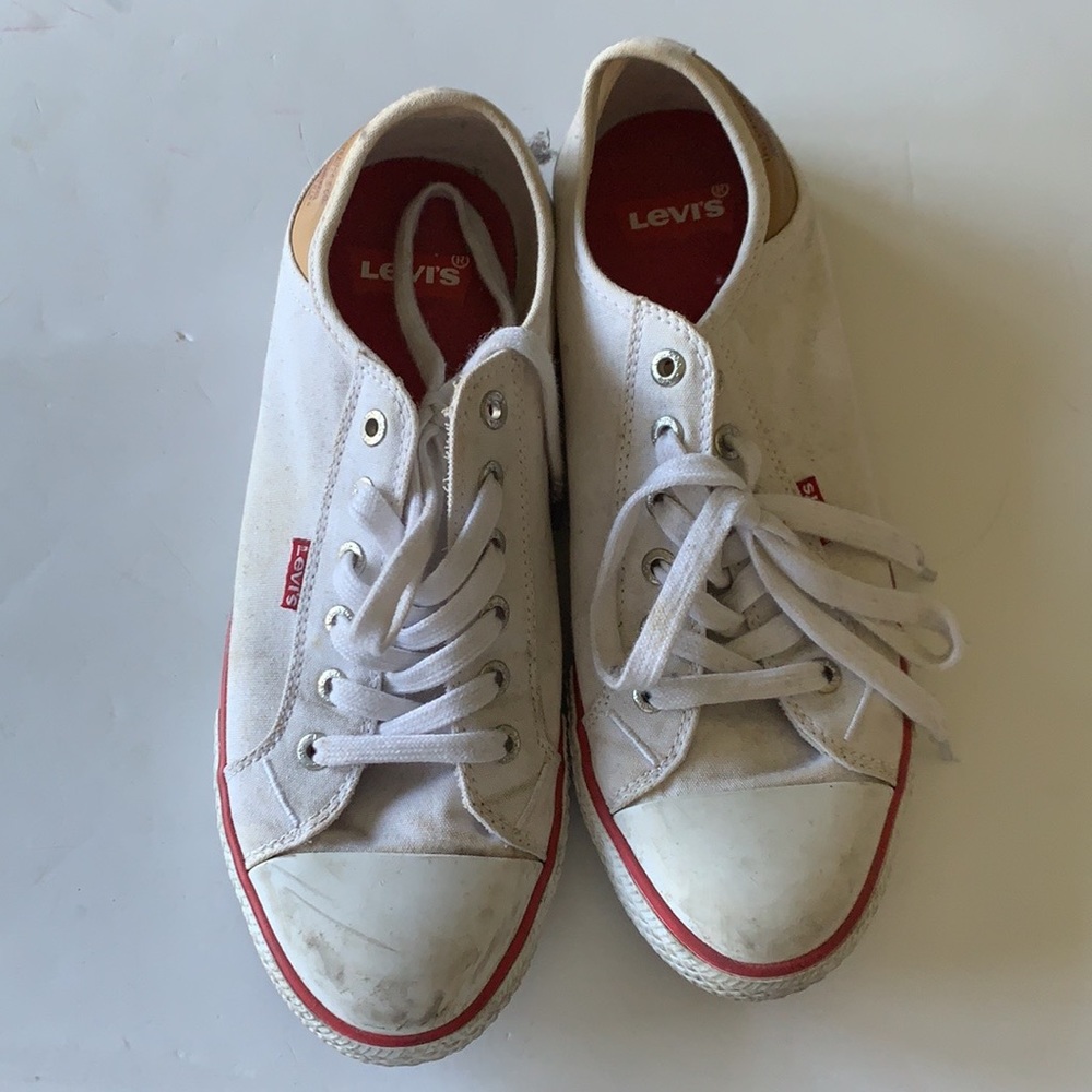 Levi’s white sneakers shoes